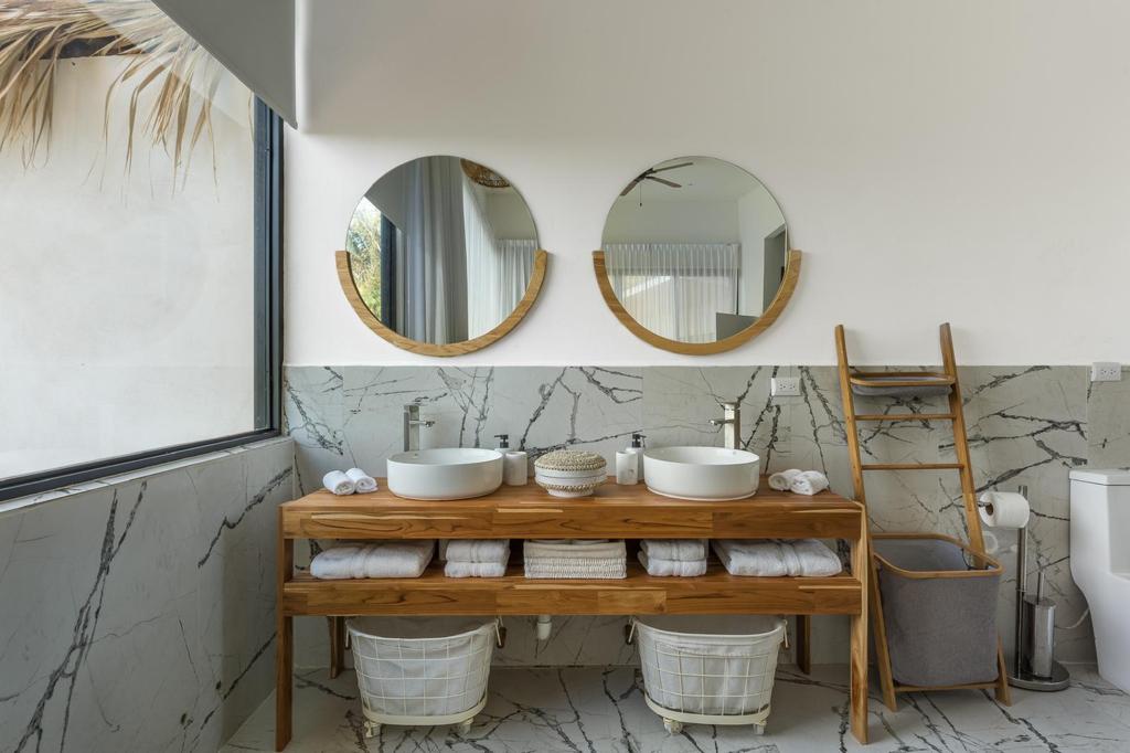 17 bed Single Family Homes For Sale in Santa Teresa, Puntarenas - thumb 3