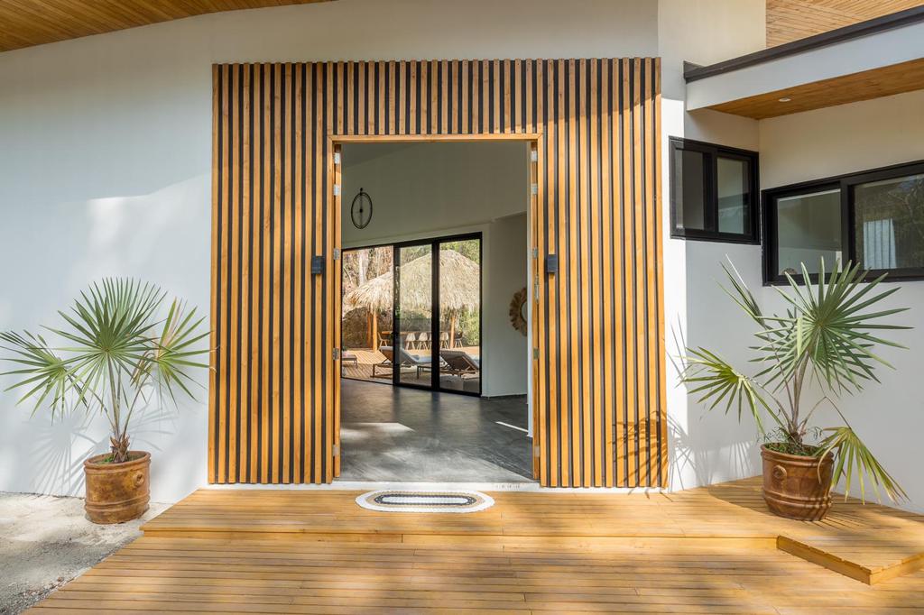 17 bed Single Family Homes For Sale in Santa Teresa, Puntarenas - thumb 1