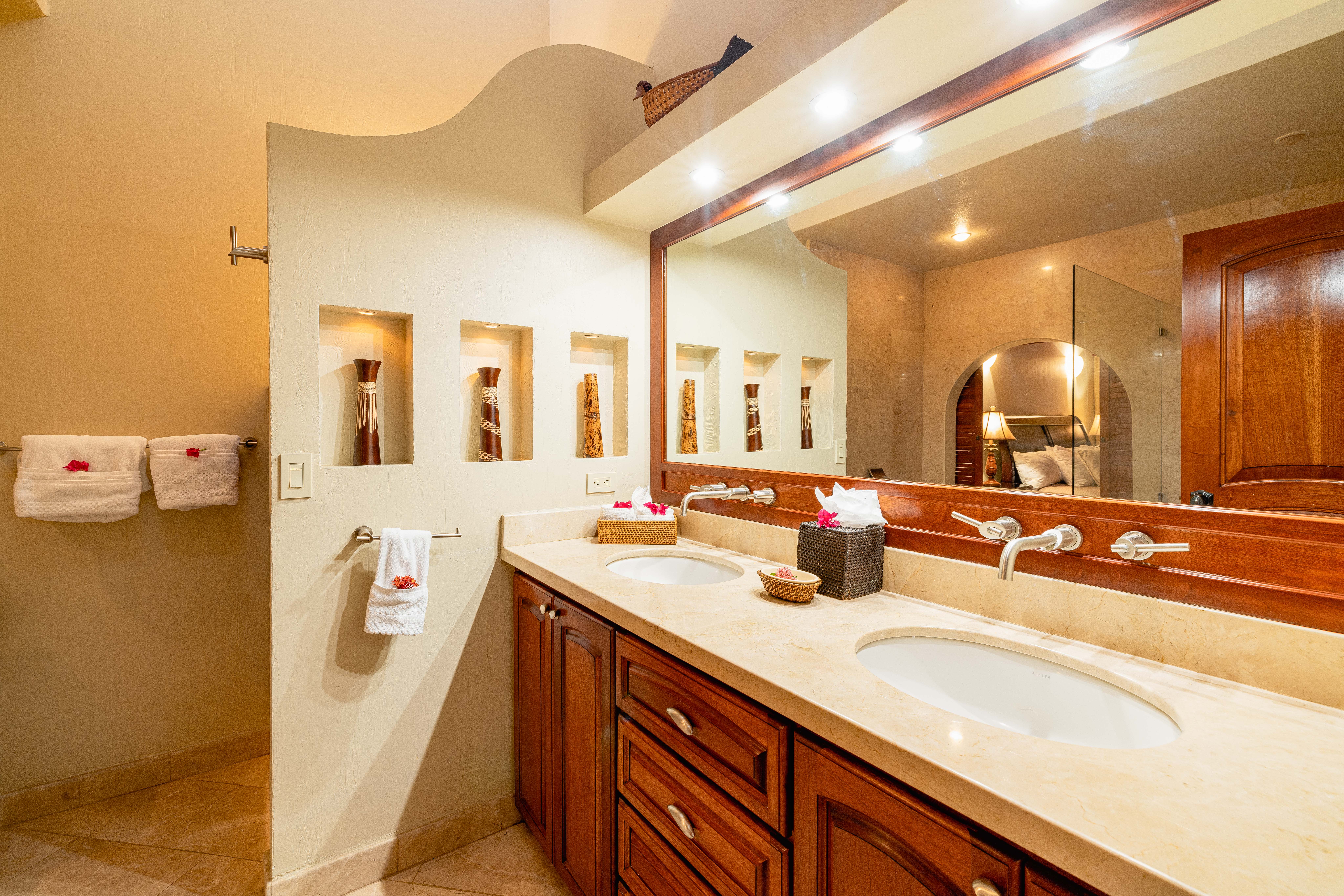 2 bed Condo For Sale in Playa Flamingo, Guanacaste - thumb 24
