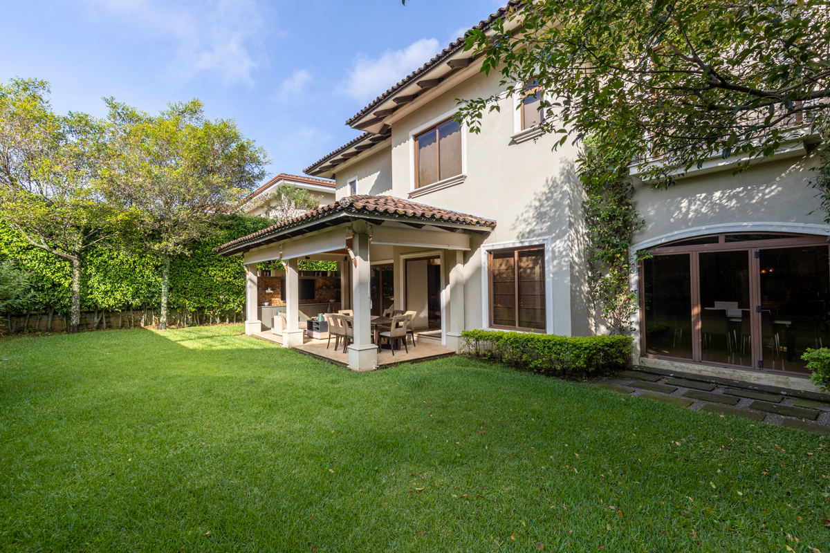 4 bed Single Family Homes For Sale in Escazu, San Jose - thumb 2