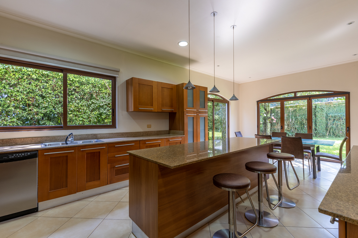 4 bed Single Family Homes For Sale in Escazu, San Jose - thumb 8