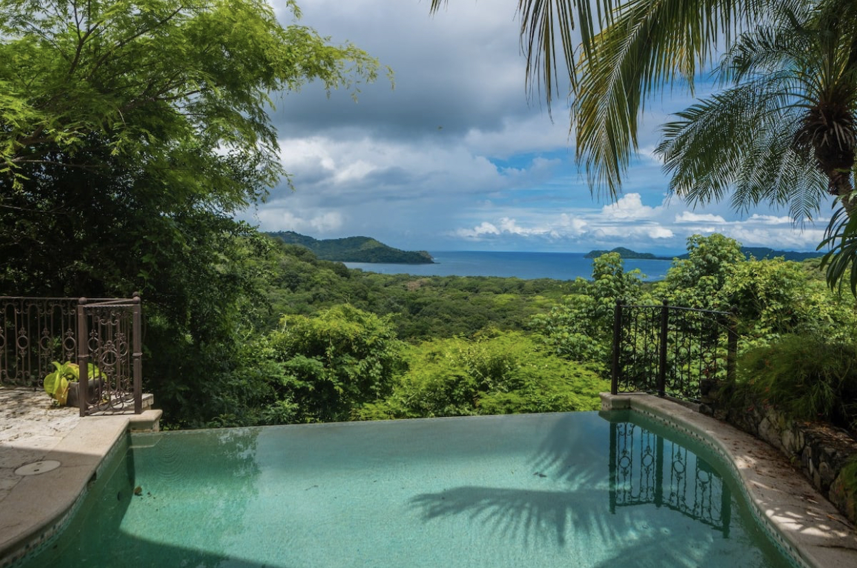 30 bed Single Family Homes For Rent in Playa Panama, Guanacaste - thumb 4