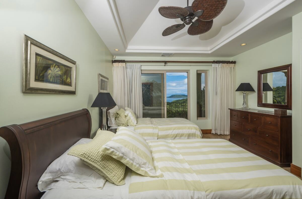 30 bed Single Family Homes For Rent in Playa Panama, Guanacaste - thumb 9