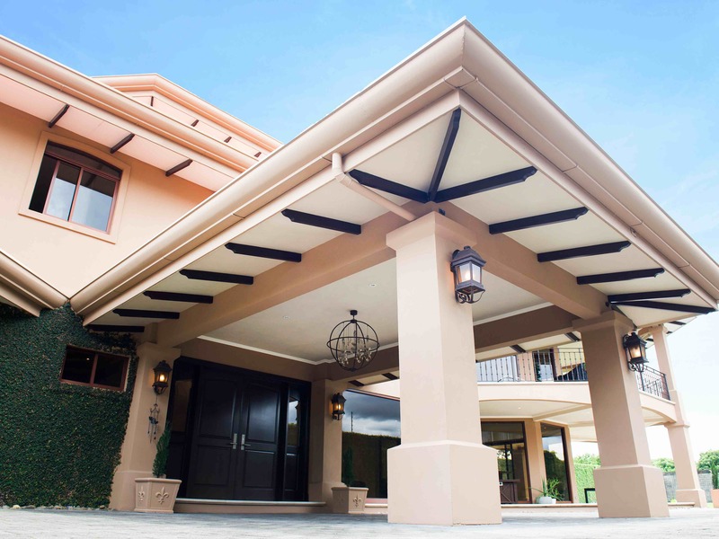 5 bed Single Family Homes For Sale in San Isidro, Heredia - 1