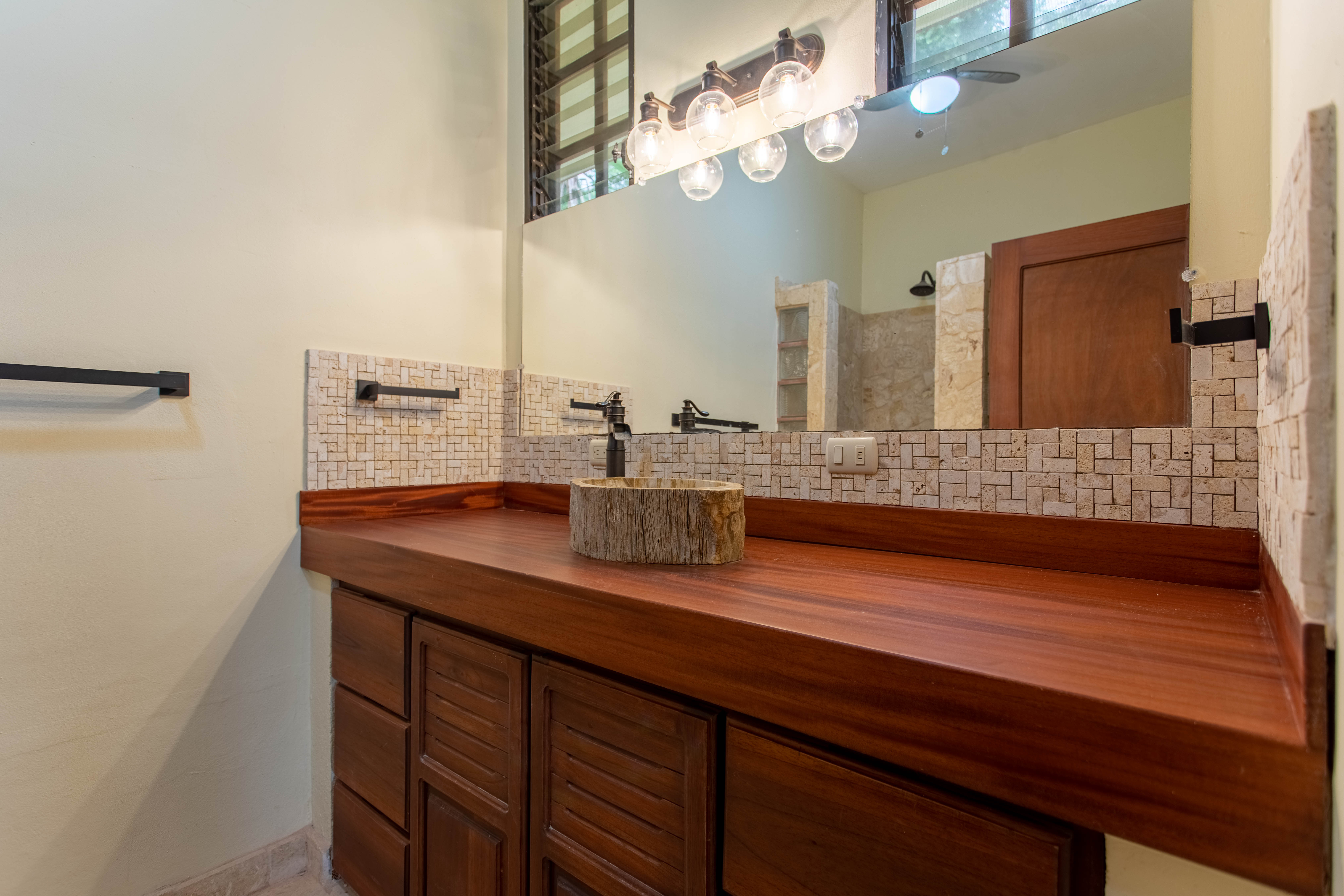 3 bed Single Family Homes For Sale in Dominical, Puntarenas - thumb 16