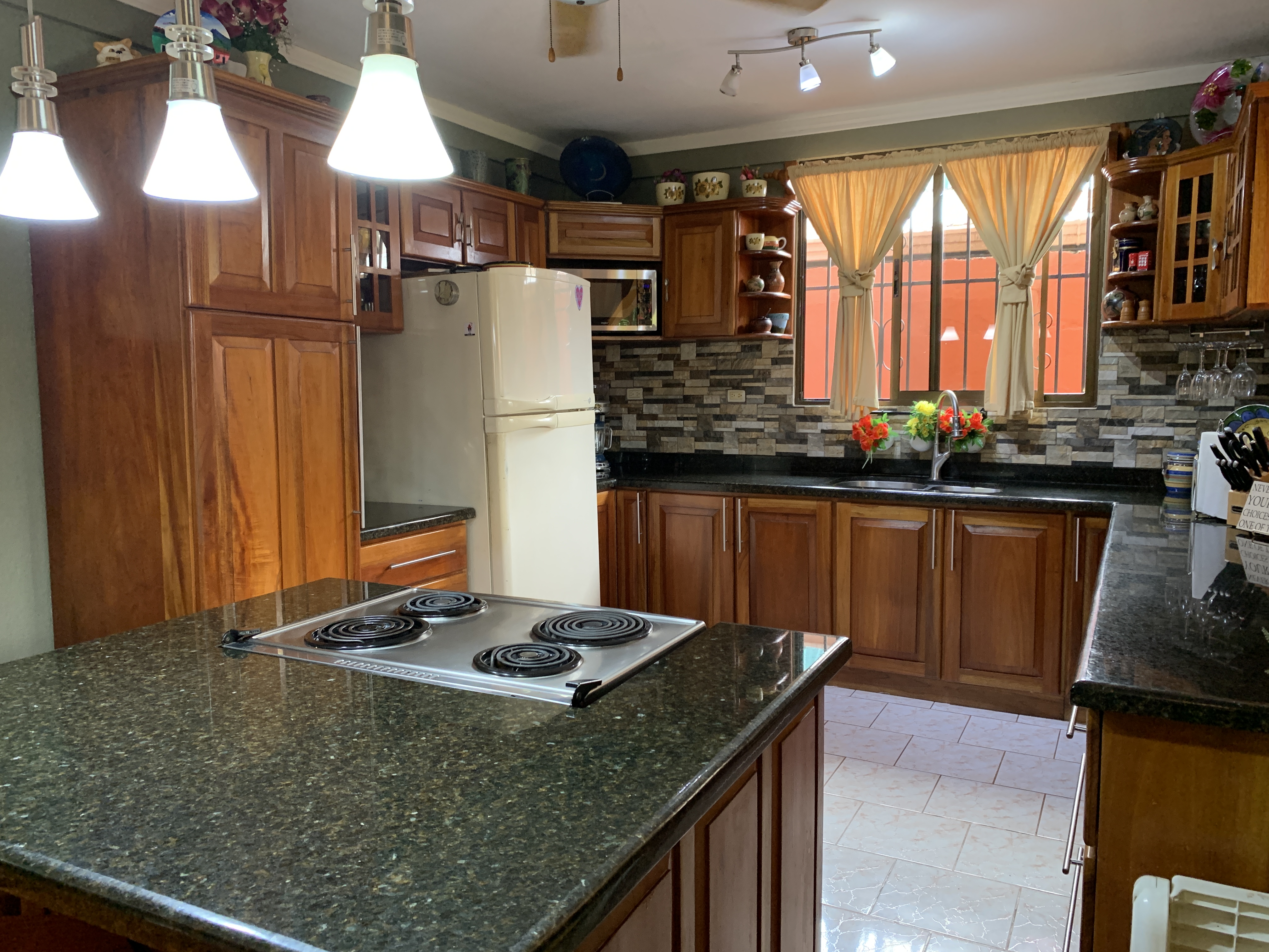 3 bed Single Family Homes For Sale in Jaco, Puntarenas - thumb 20