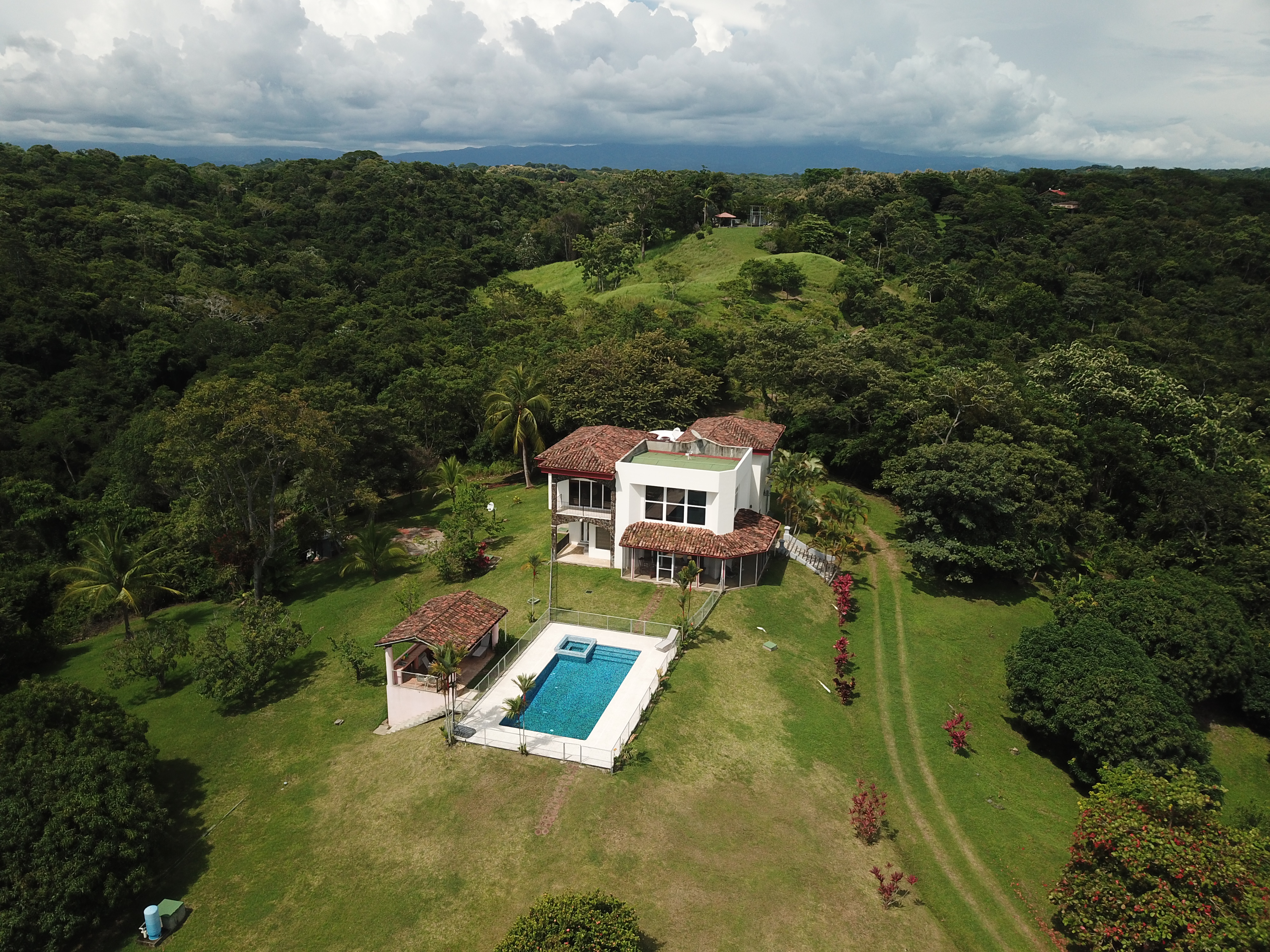 6 bed Single Family Homes For Sale in Tarcoles, Puntarenas - thumb 1