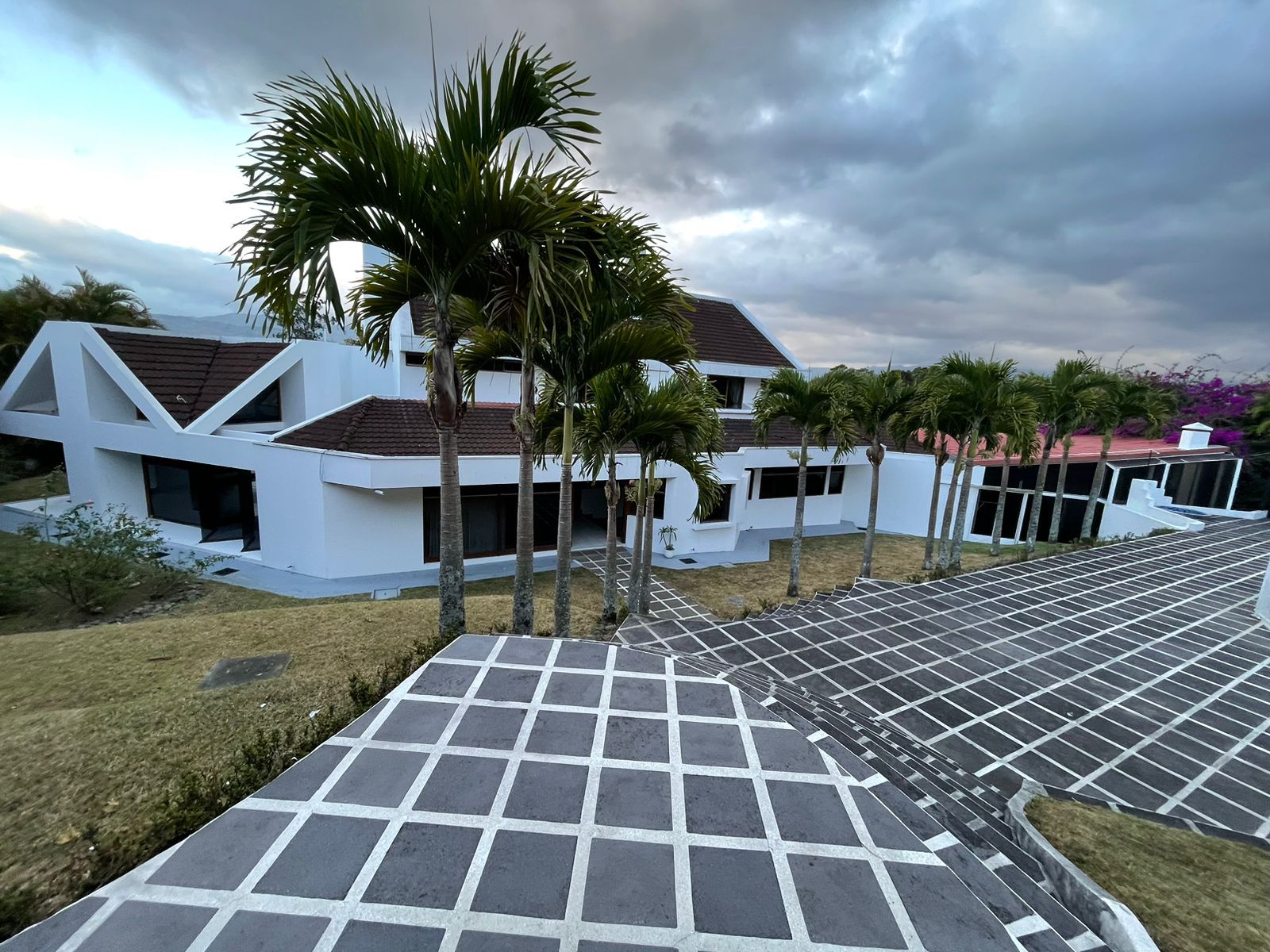 4 bed Single Family Homes For Sale in Curridabat, San Jose - thumb 1