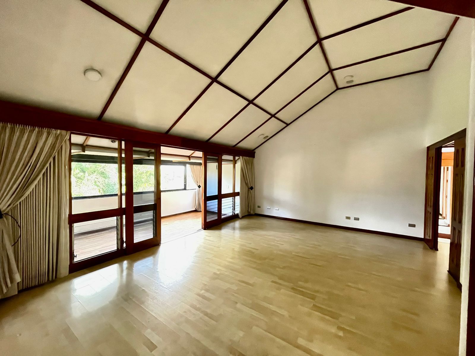 4 bed Single Family Homes For Sale in Curridabat, San Jose - thumb 16