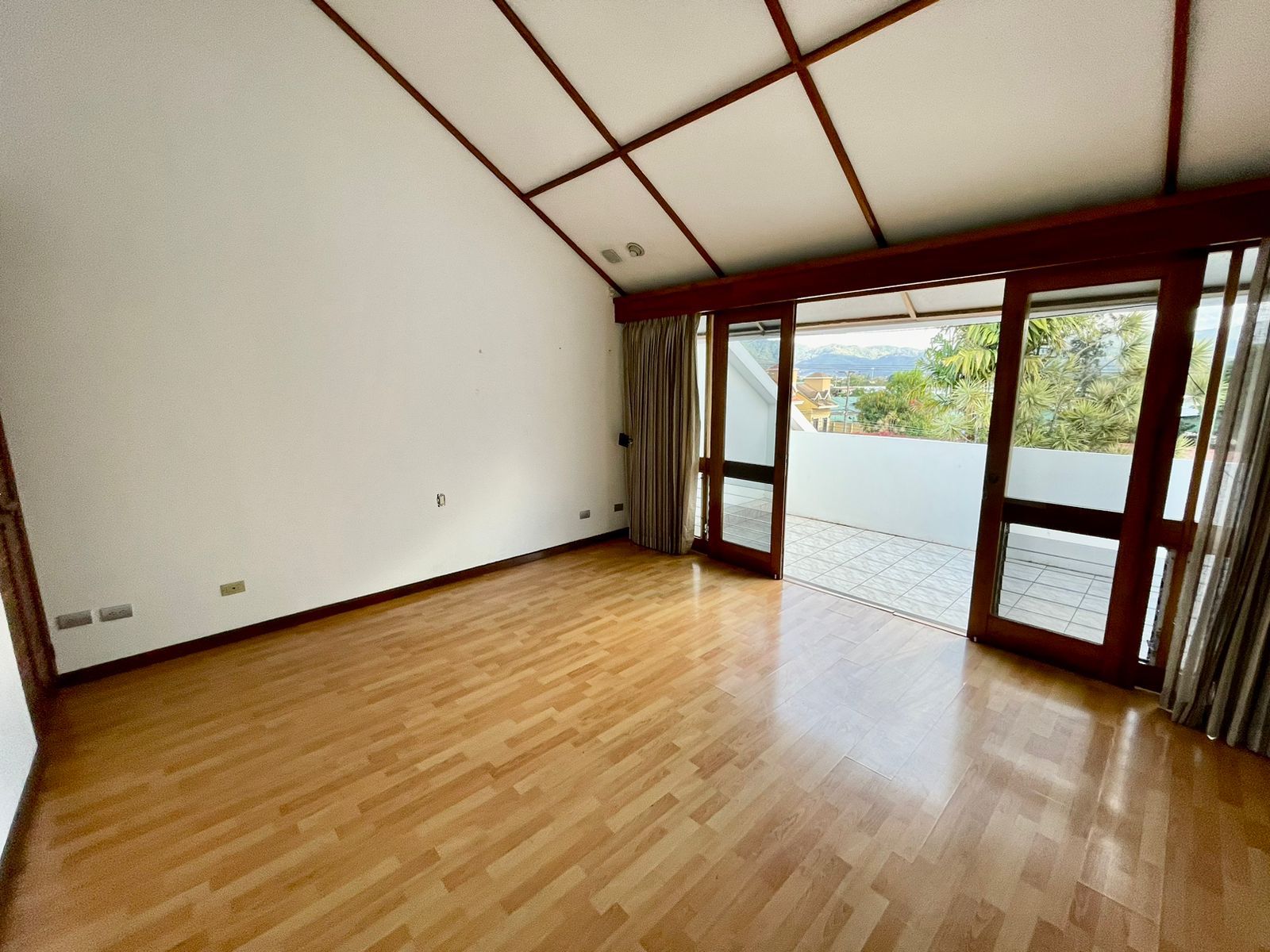 4 bed Single Family Homes For Sale in Curridabat, San Jose - thumb 17