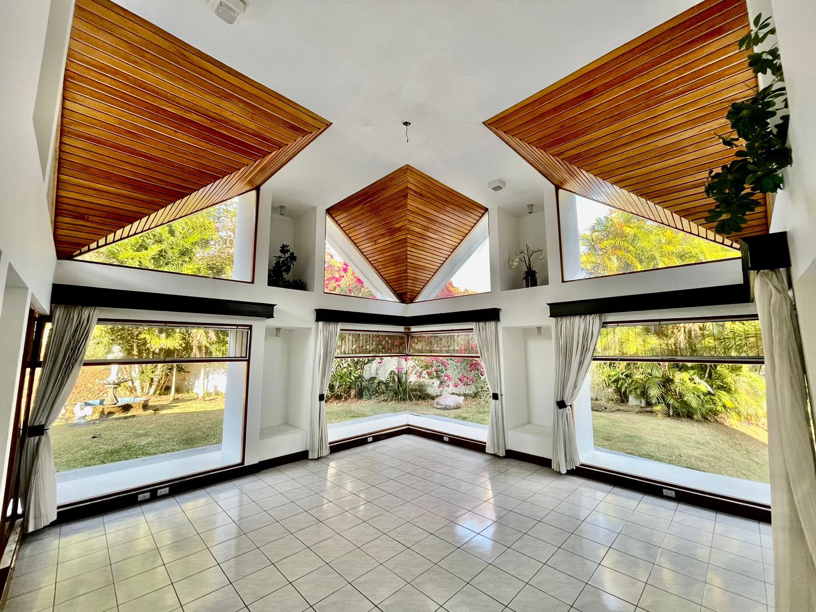 4 bed Single Family Homes For Sale in Curridabat, San Jose - thumb 14