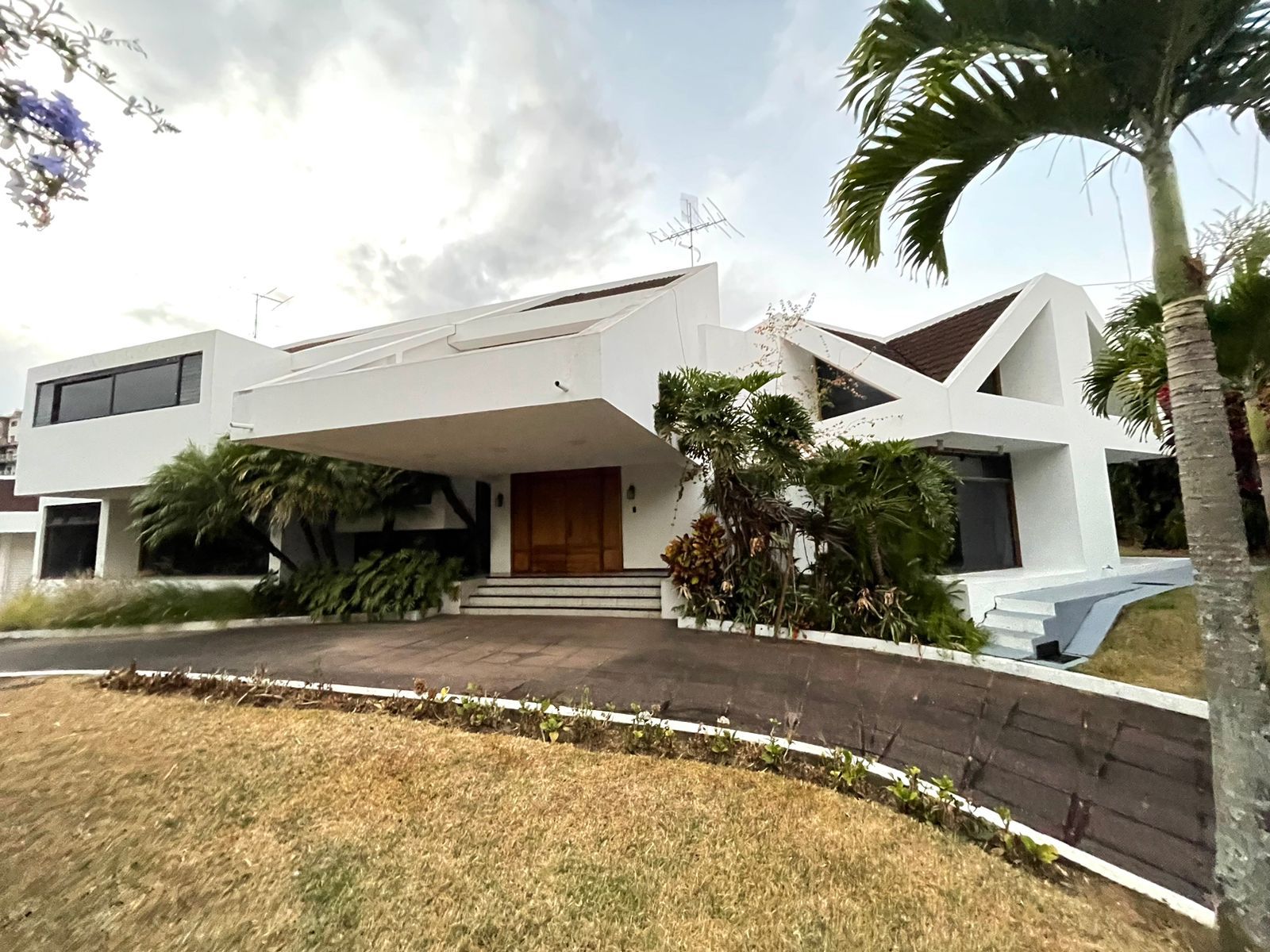 4 bed Single Family Homes For Sale in Curridabat, San Jose - thumb 2