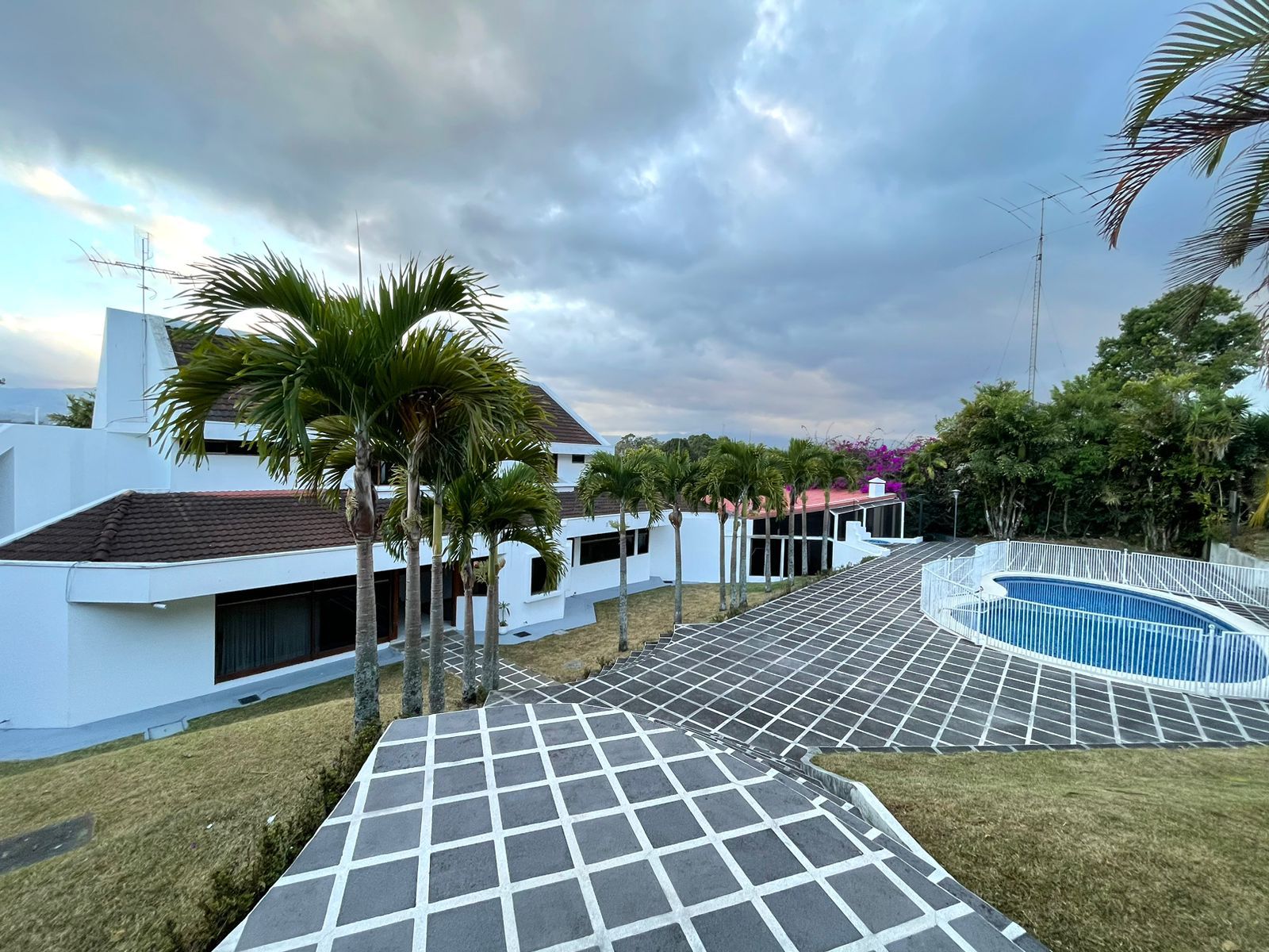 4 bed Single Family Homes For Sale in Curridabat, San Jose - thumb 6