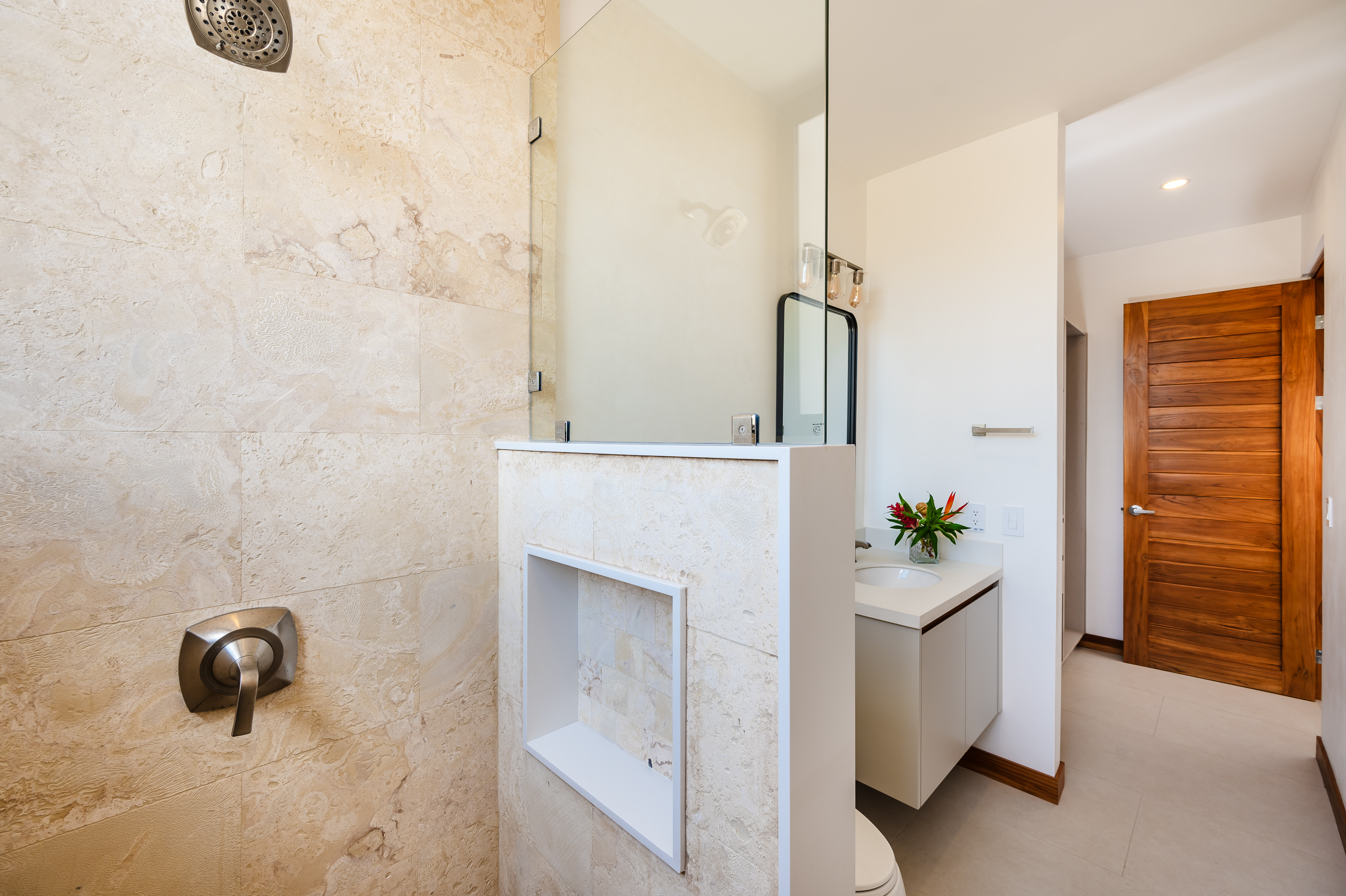 4 bed Single Family Homes For Sale in Tamarindo, Guanacaste - thumb 17