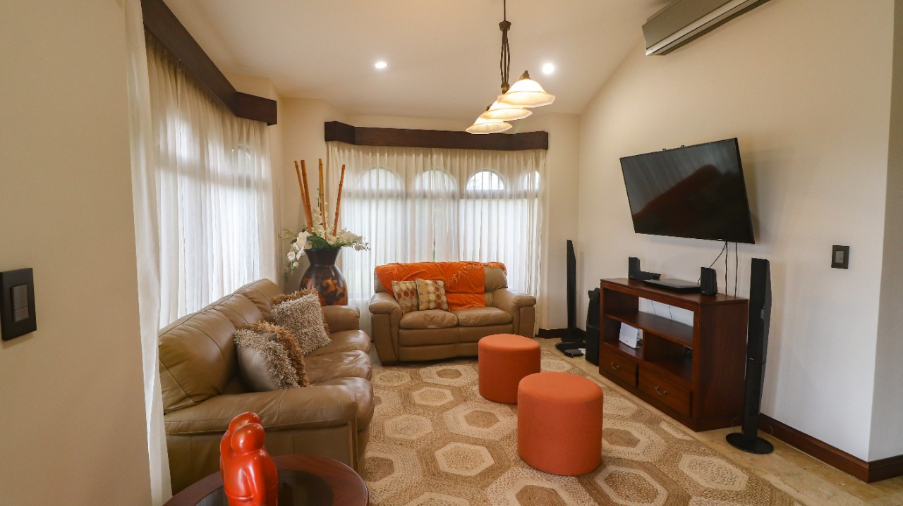 4 bed Single Family Homes For Sale in La Guacima, Alajuela - thumb 11