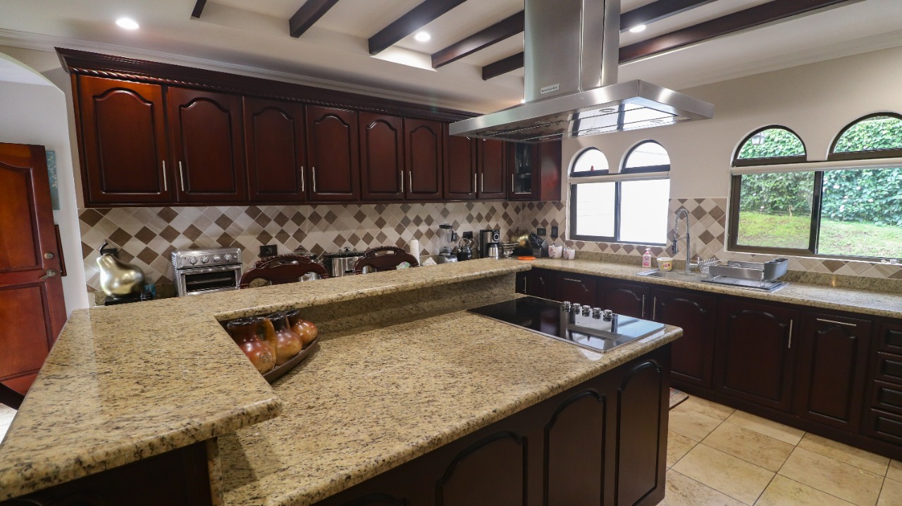4 bed Single Family Homes For Sale in La Guacima, Alajuela - thumb 5