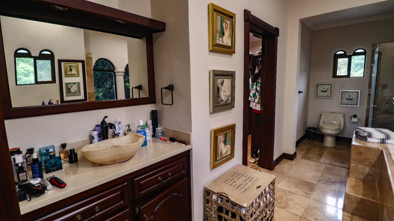 4 bed Single Family Homes For Sale in La Guacima, Alajuela - thumb 18