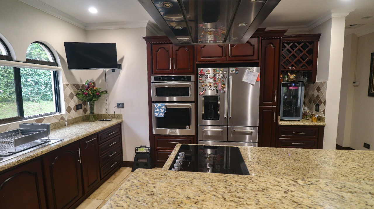 4 bed Single Family Homes For Sale in La Guacima, Alajuela - thumb 8