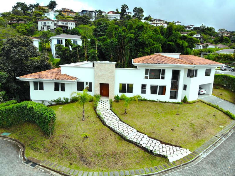 5 bed Single Family Homes For Sale in Santa Ana, San Jose - 1