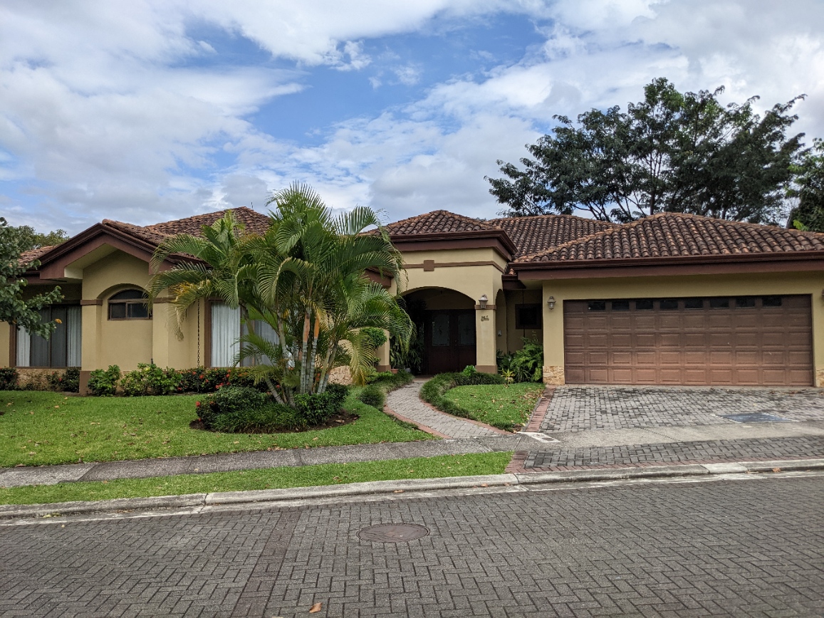 3 bed Single Family Homes For Sale in Santa Ana, San Jose - thumb 1