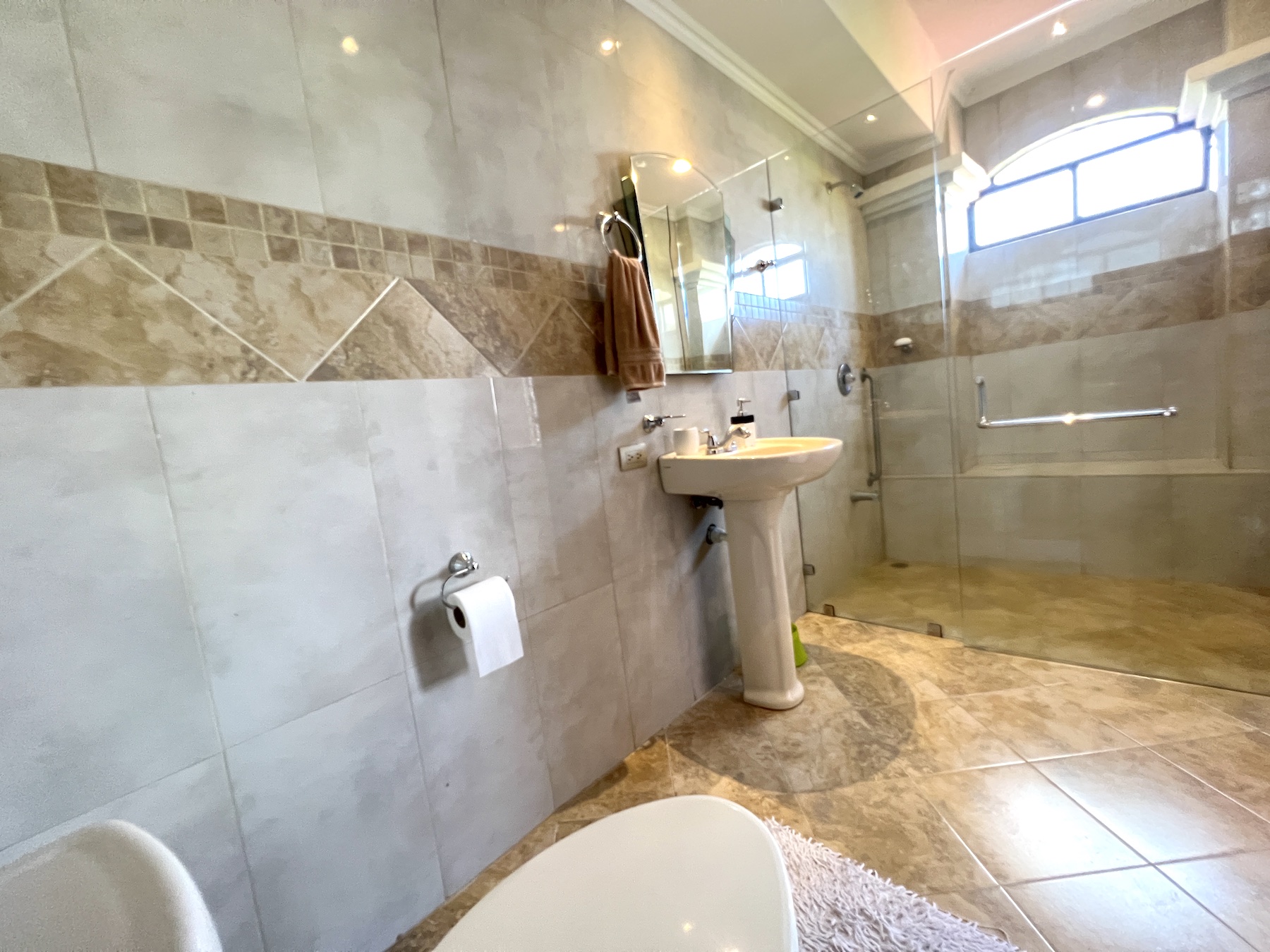 6 bed Single Family Homes For Sale in La Guacima, Alajuela - thumb 13