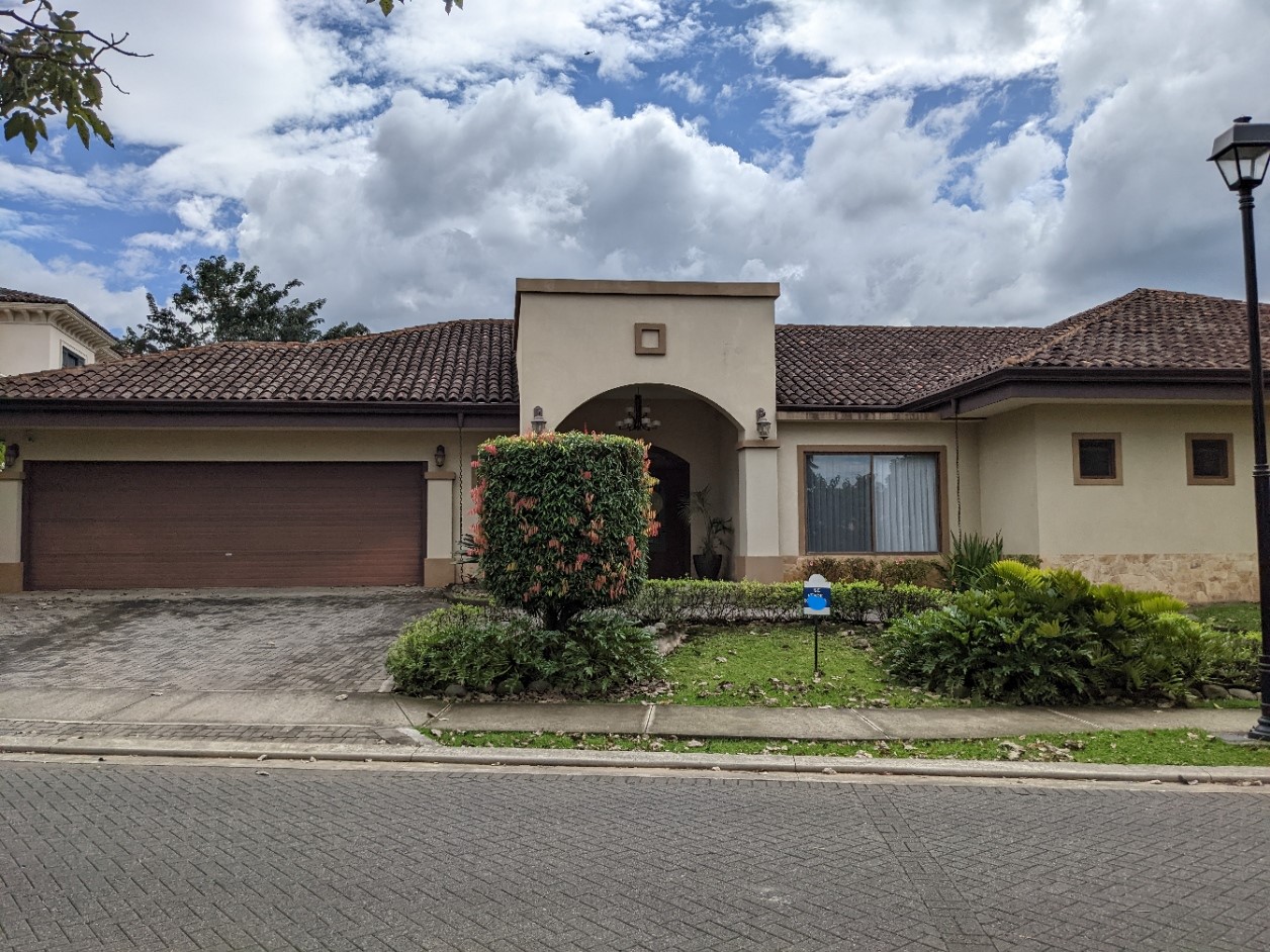 6 bed Single Family Homes For Sale in Santa Ana, San Jose - thumb 1