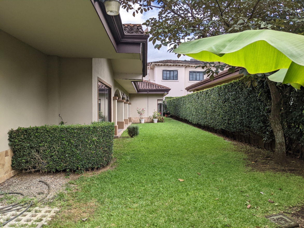 6 bed Single Family Homes For Sale in Santa Ana, San Jose - thumb 4