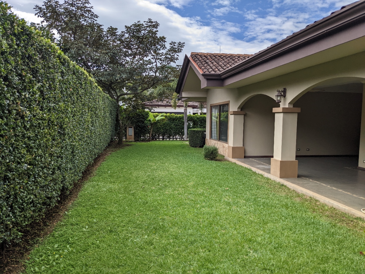 6 bed Single Family Homes For Sale in Santa Ana, San Jose - thumb 3