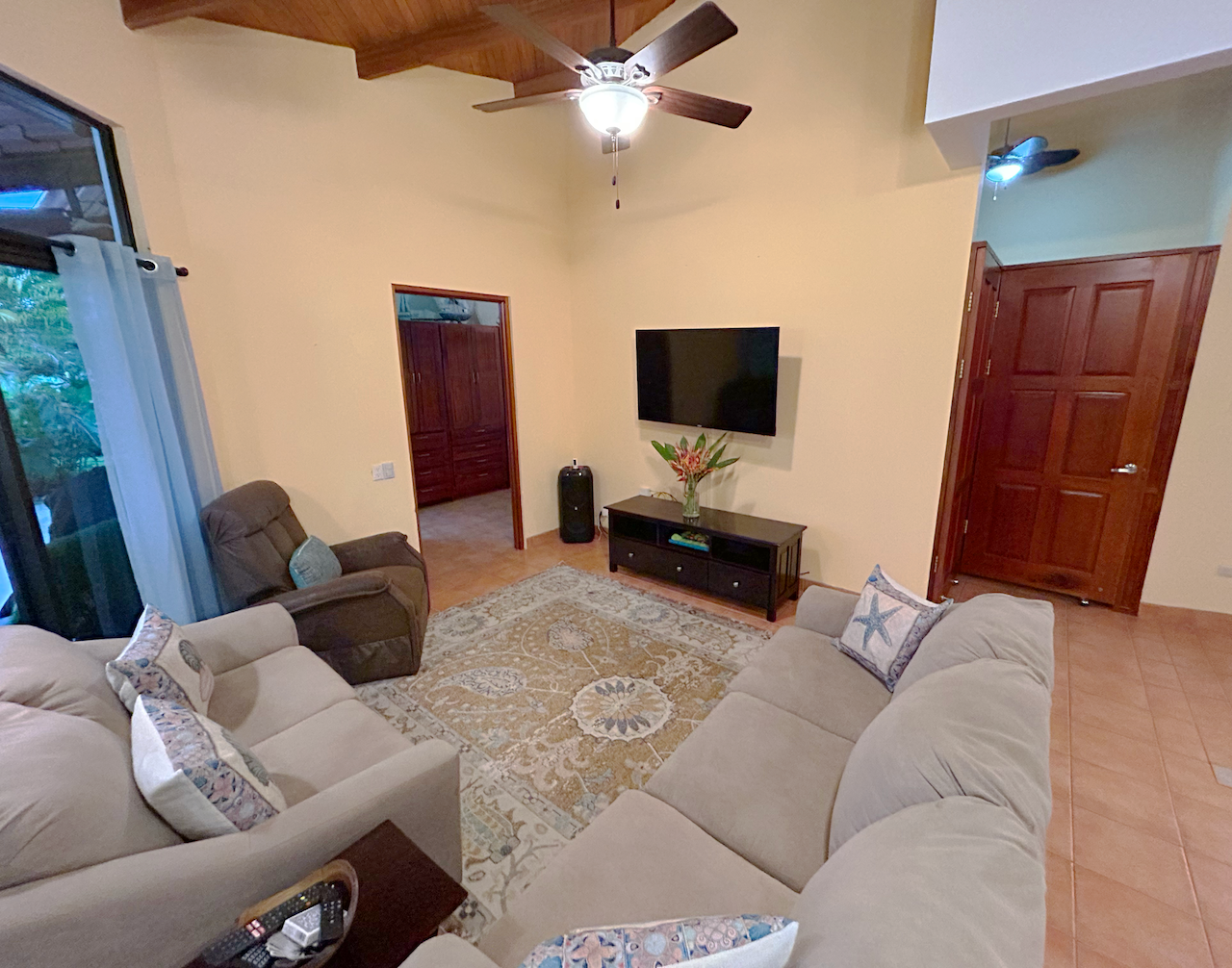 4 bed Single Family Homes For Sale in Ojochal, Puntarenas - thumb 4