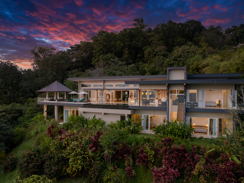 5 bed Single Family Homes For Sale in Dominical, Puntarenas - 1