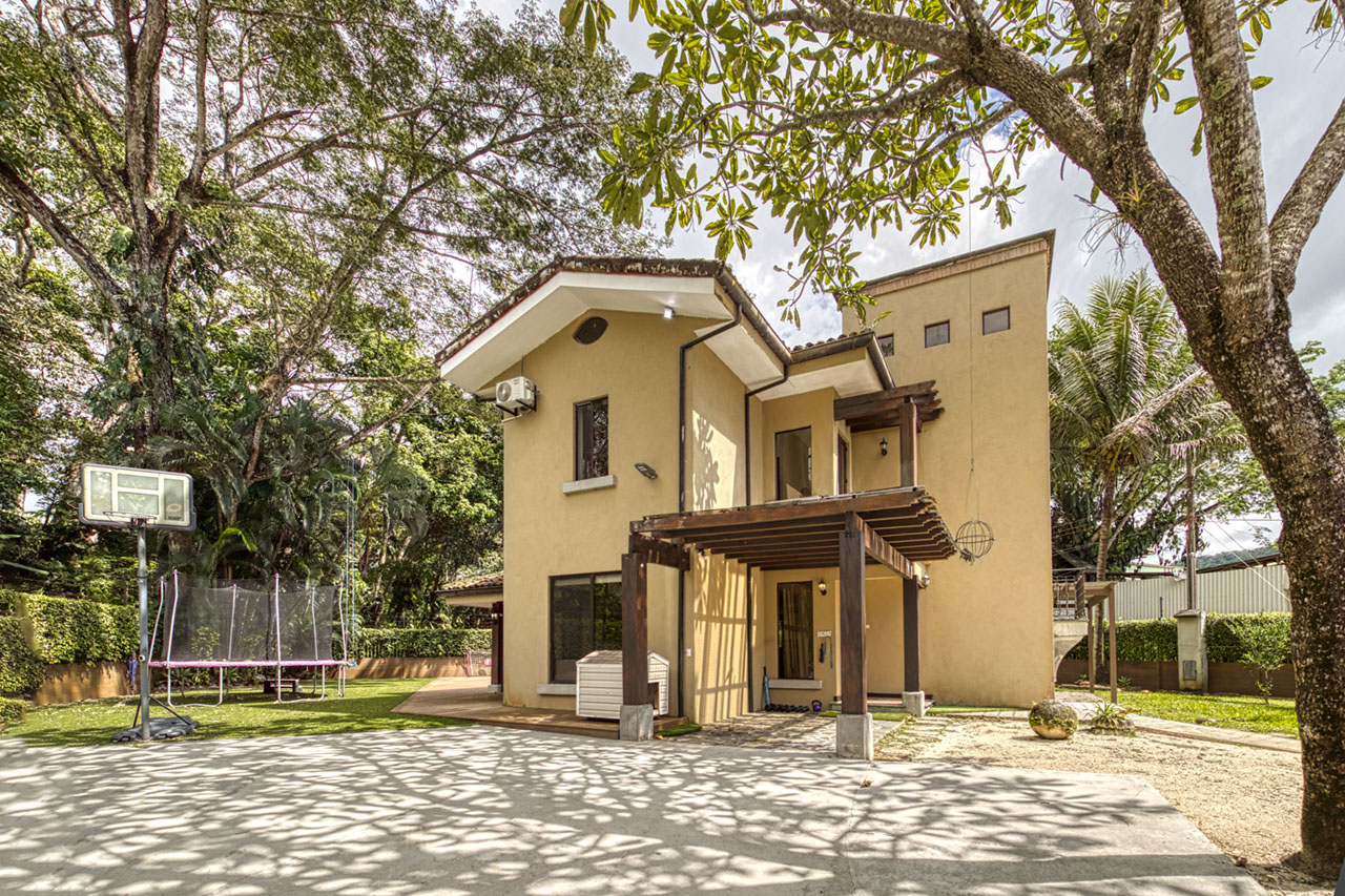 4 bed Single Family Homes For Sale in Jaco, Puntarenas - thumb 1