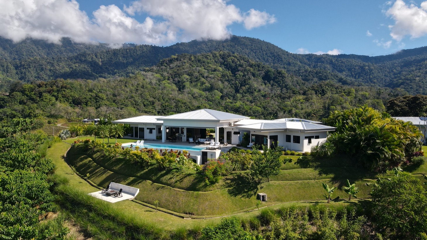 4 bed Single Family Homes For Sale in Ojochal, Puntarenas - thumb 1