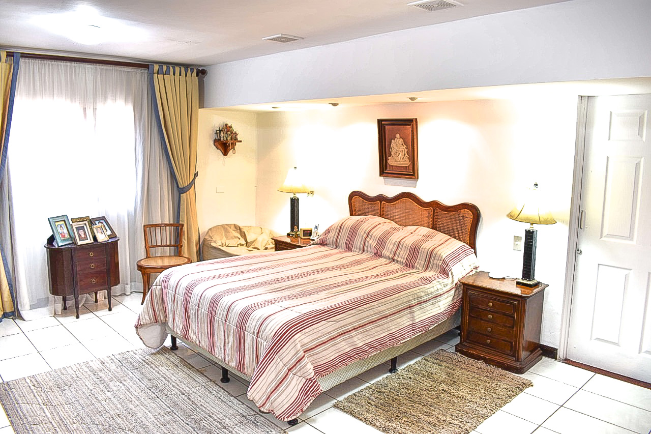 5 bed Single Family Homes For Sale in Curridabat, San Jose - thumb 14