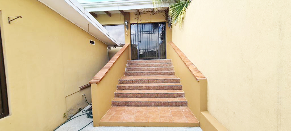 3 bed Single Family Homes For Sale in Curridabat, San Jose - thumb 8