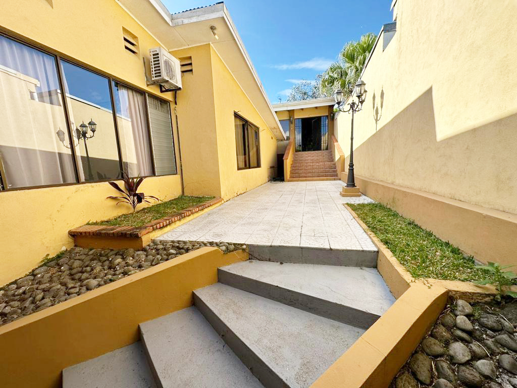 3 bed Single Family Homes For Sale in Curridabat, San Jose - thumb 11