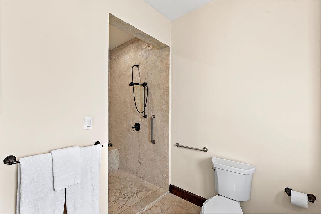 5 bed Single Family Homes For Sale in Playa Flamingo, Guanacaste - thumb 16