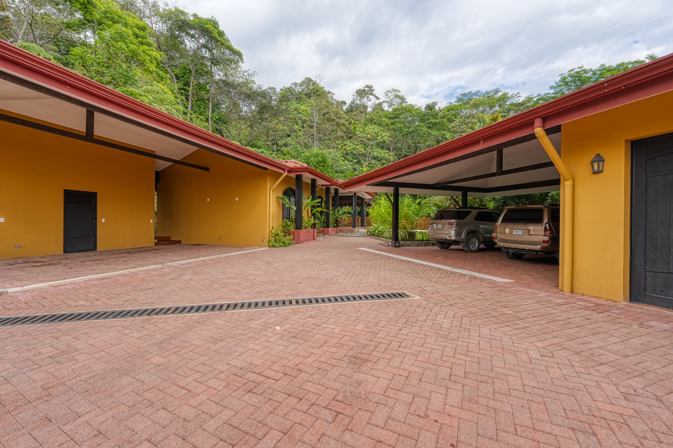 6 bed Single Family Homes For Sale in Uvita, Puntarenas - thumb 8