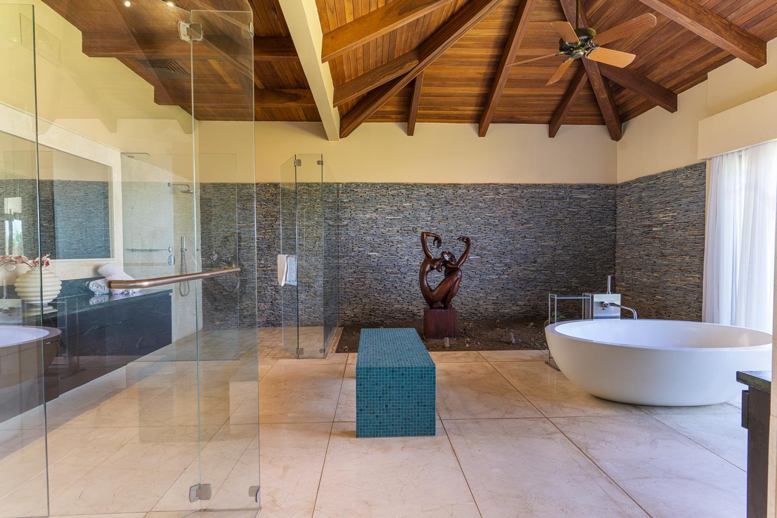 4 bed Single Family Homes For Sale in Playa Flamingo, Guanacaste - thumb 18