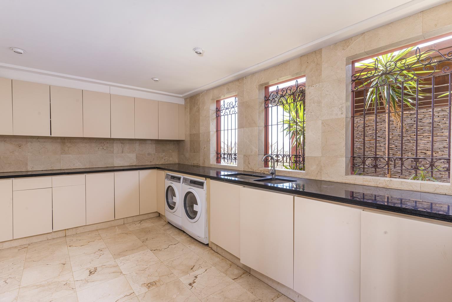 4 bed Single Family Homes For Sale in Playa Flamingo, Guanacaste - thumb 27