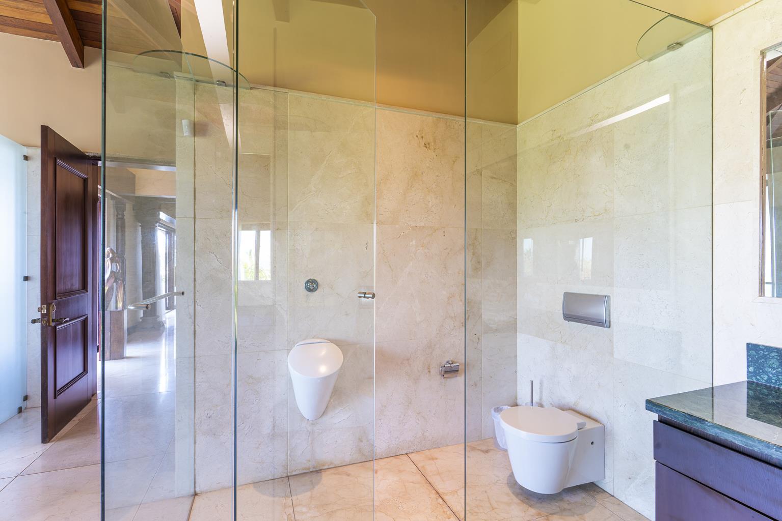 4 bed Single Family Homes For Sale in Playa Flamingo, Guanacaste - thumb 20