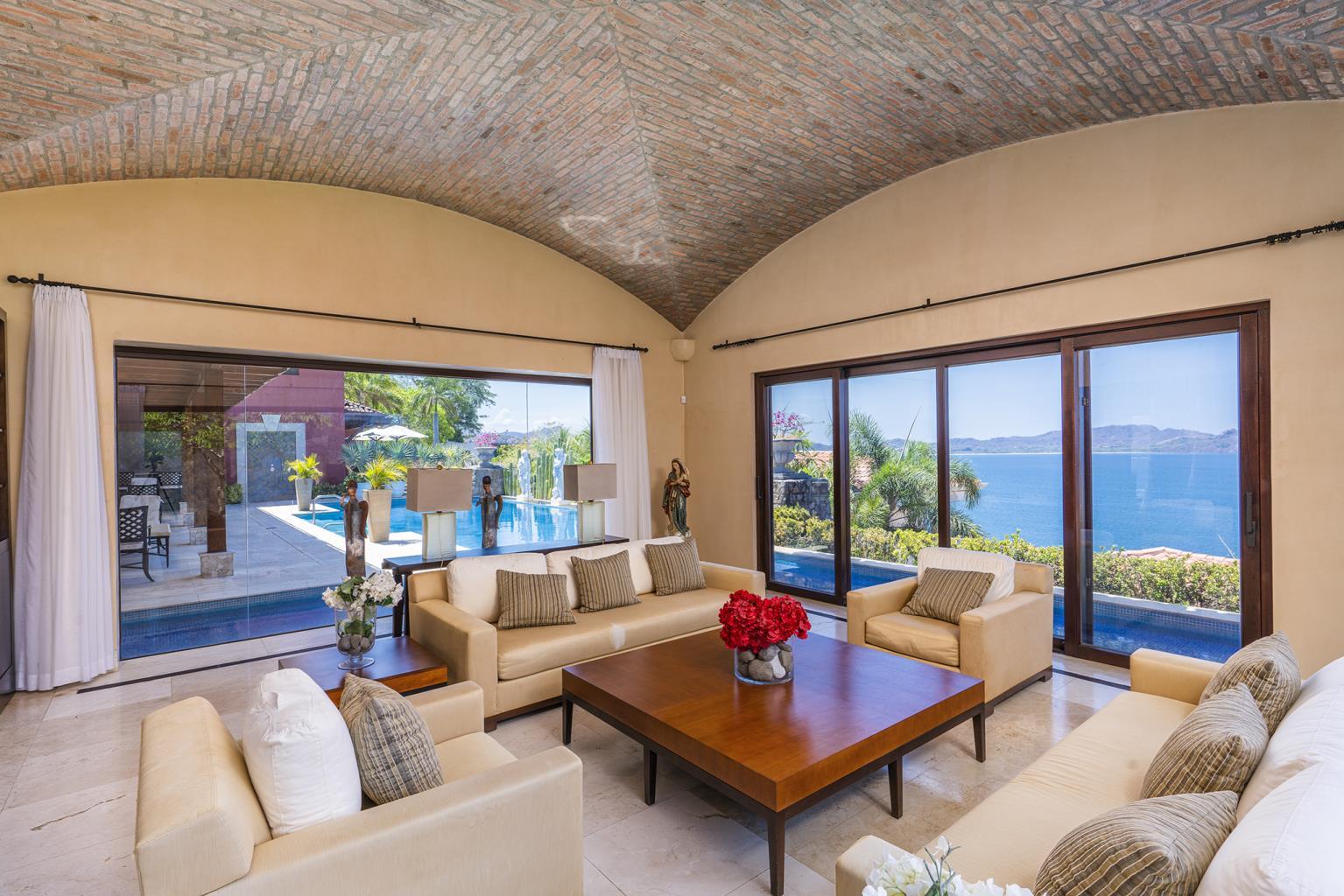 4 bed Single Family Homes For Sale in Playa Flamingo, Guanacaste - thumb 23