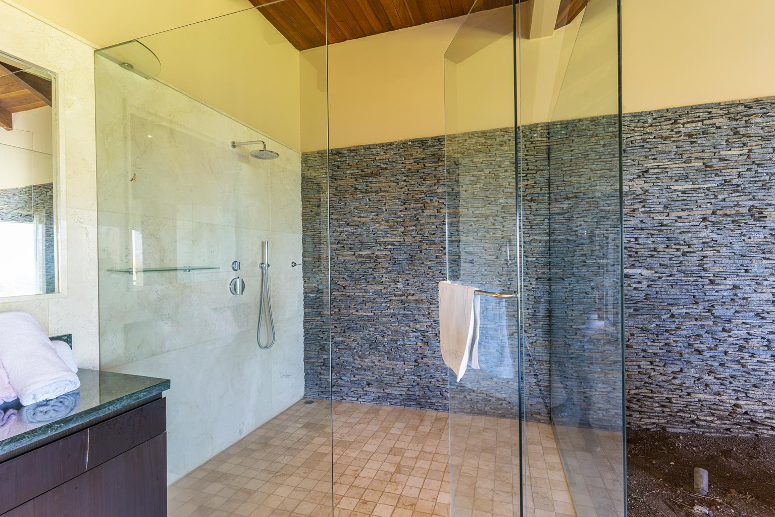 4 bed Single Family Homes For Sale in Playa Flamingo, Guanacaste - thumb 19