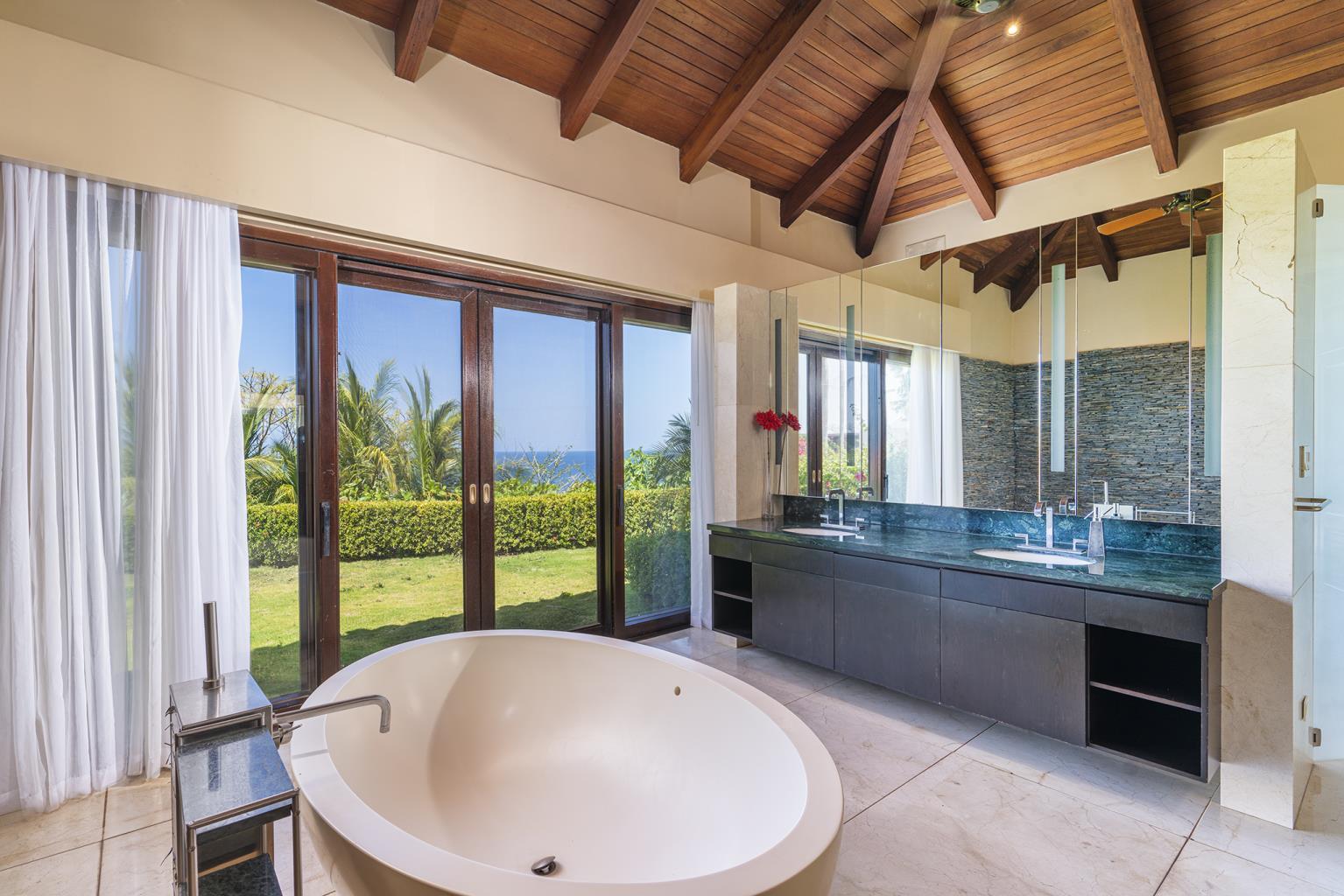 4 bed Single Family Homes For Sale in Playa Flamingo, Guanacaste - thumb 26