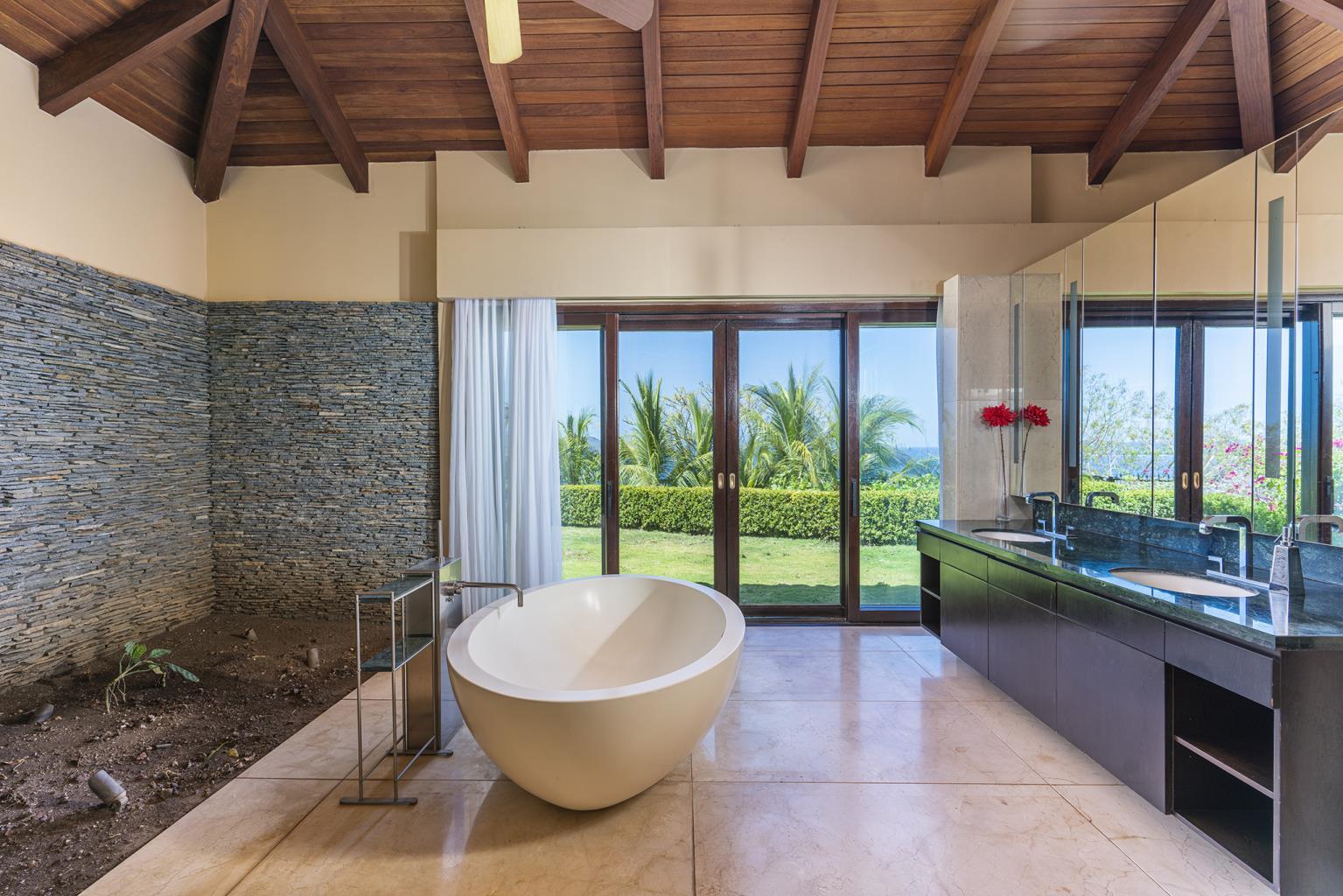 4 bed Single Family Homes For Sale in Playa Flamingo, Guanacaste - thumb 21