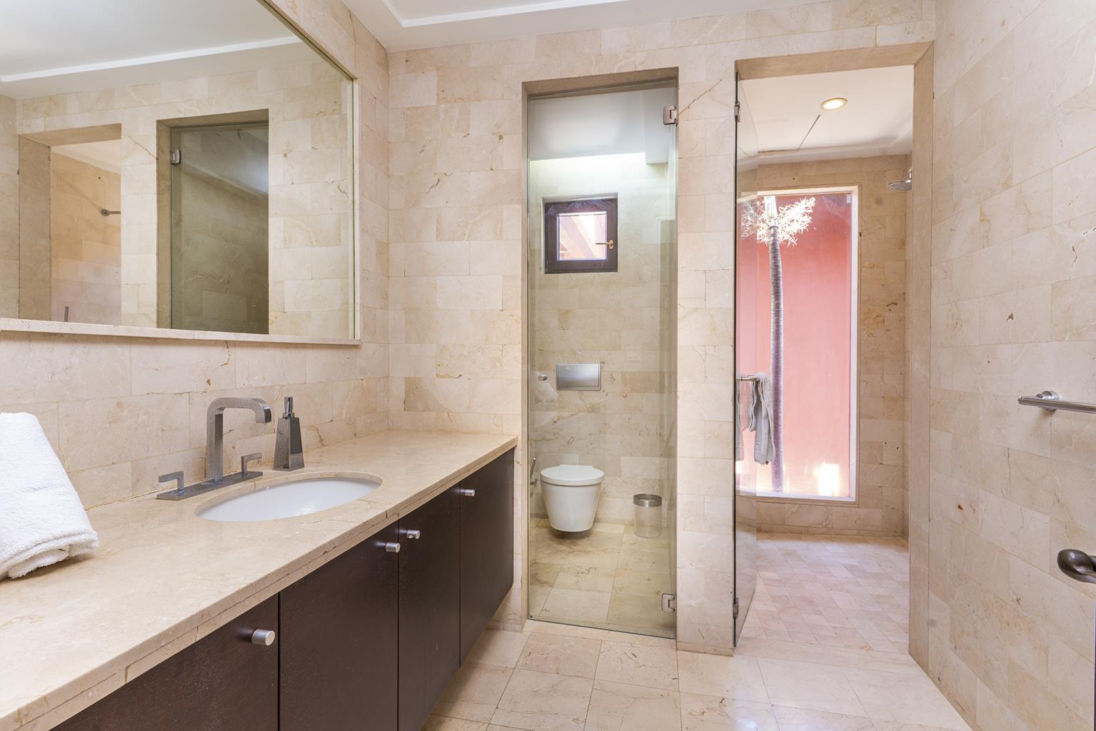 4 bed Single Family Homes For Sale in Playa Flamingo, Guanacaste - thumb 25