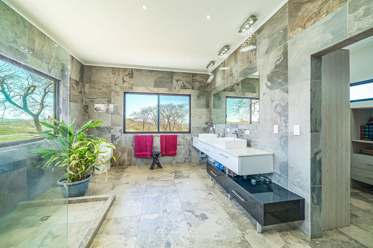 5 bed Single Family Homes For Sale in Tamarindo, Guanacaste - thumb 15