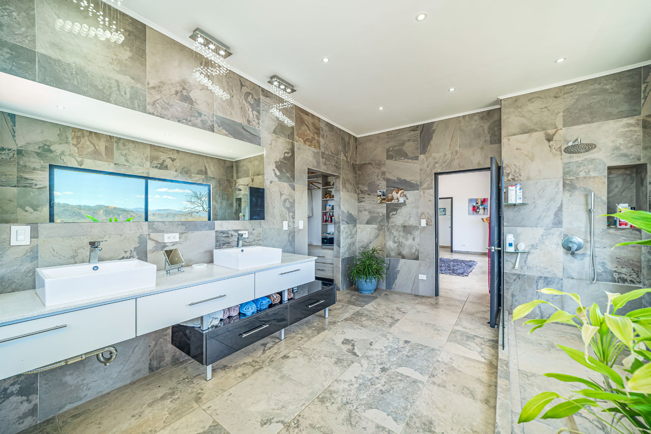 5 bed Single Family Homes For Sale in Tamarindo, Guanacaste - thumb 16