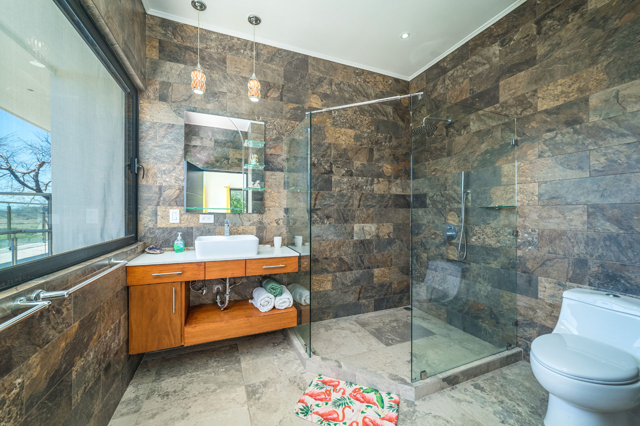 5 bed Single Family Homes For Sale in Tamarindo, Guanacaste - thumb 12