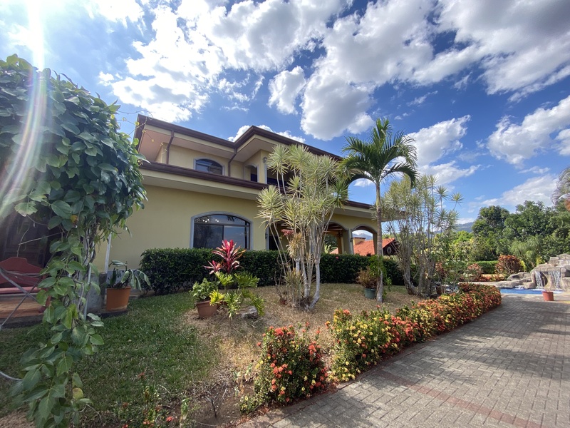 4 bed Single Family Homes For Sale in Atenas, Alajuela - 1
