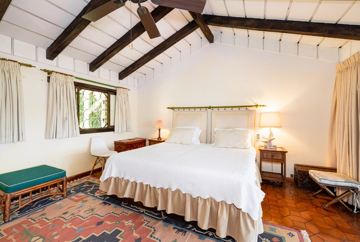 4 bed Single Family Homes For Sale in Playa Flamingo, Guanacaste - thumb 6